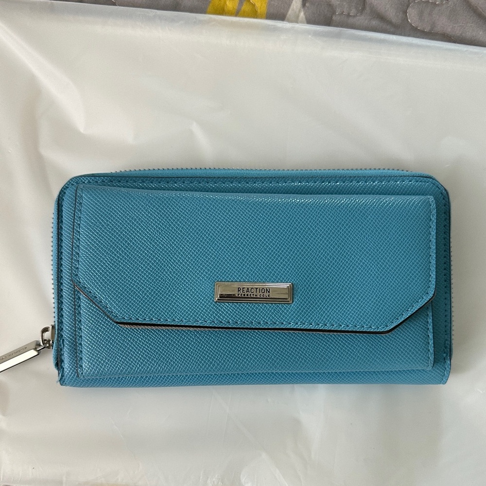 Kenneth Cole Reaction Teal Wallet NWOT